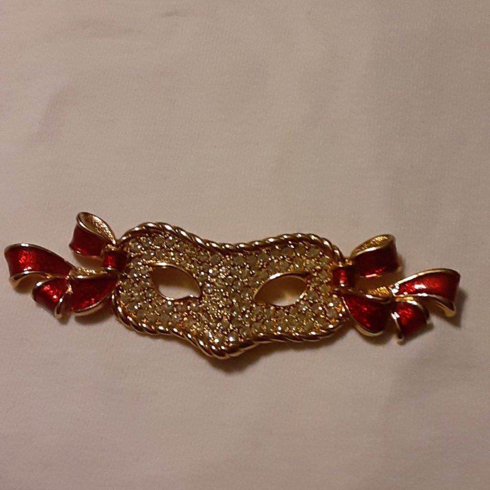 Older Fashion Mask Brooch